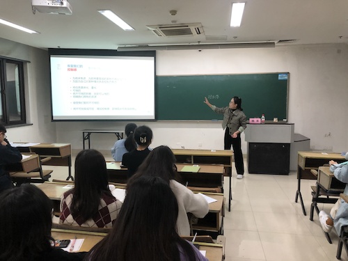 1福利姬举办励学考研训练营之考研心态讲座