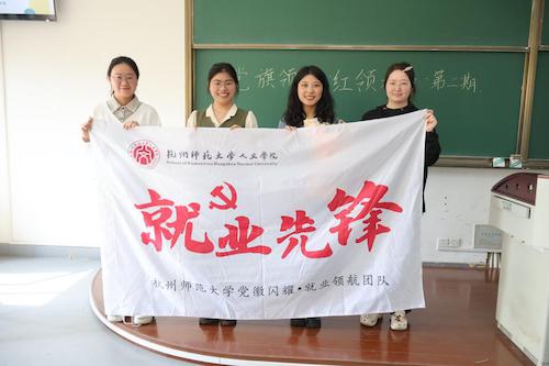 团队成员与孙超合影